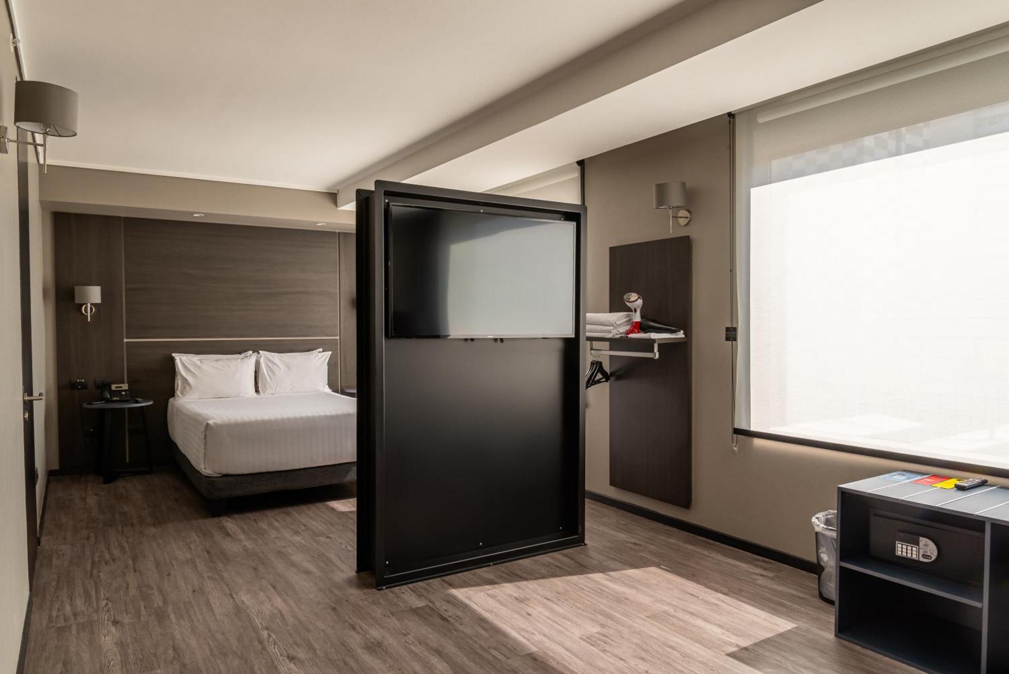 Ola Santiago Providencia, Tapestry Collection By Hilton Hotel Екстериор снимка